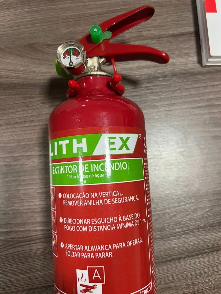 Extintor LITH-EX para incêndio em baterias de lítio